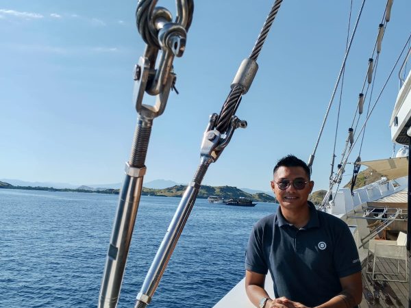 Alumni LPK Pradhitya International College Kak Fendy yang sedang bekerja di Kapal Pesiar
